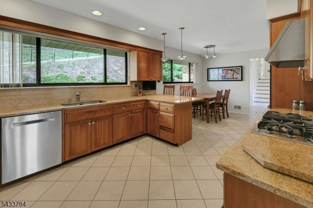 6 LYNNFIELD DRIVE, Morris Twp., NJ 07960