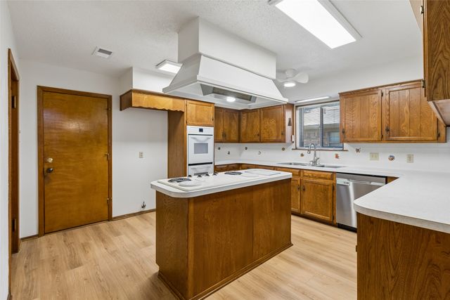 1928 Loma Linda Court, Fort Worth, TX 76112