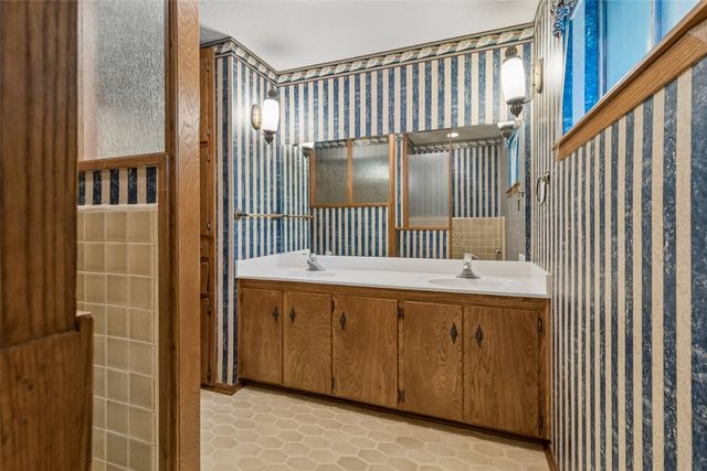 1928 Loma Linda Court, Fort Worth, TX 76112