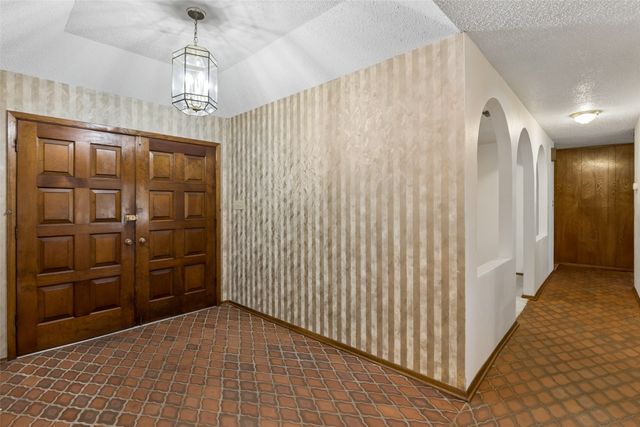 1928 Loma Linda Court, Fort Worth, TX 76112
