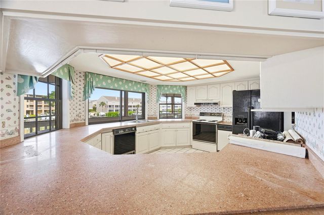 1136 3RD AVENUE S, Tierra Verde, FL 33715