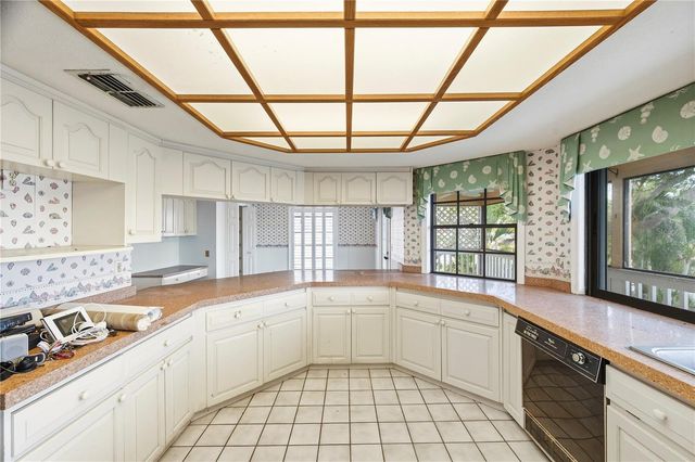 1136 3RD AVENUE S, Tierra Verde, FL 33715