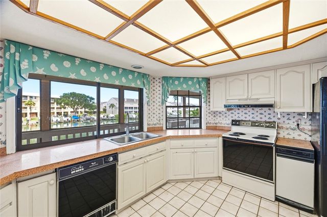 1136 3RD AVENUE S, Tierra Verde, FL 33715