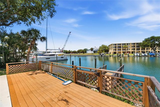 1136 3RD AVENUE S, Tierra Verde, FL 33715