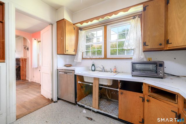9 Penzance Road, Stamford, CT 06902