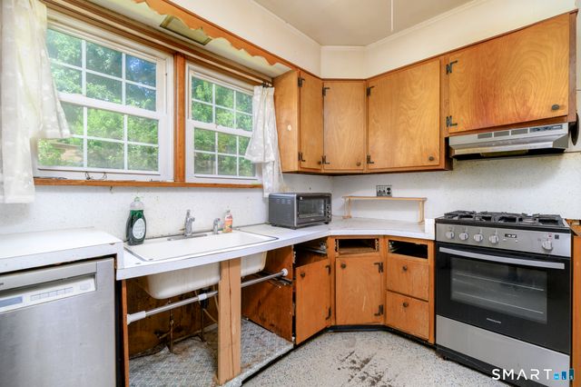 9 Penzance Road, Stamford, CT 06902