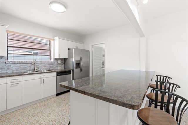 1100 W 53rd Ter, Hialeah, FL 33012