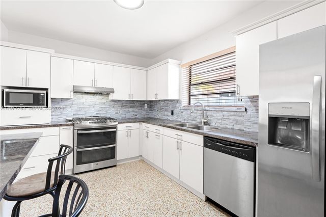 1100 W 53rd Ter, Hialeah, FL 33012