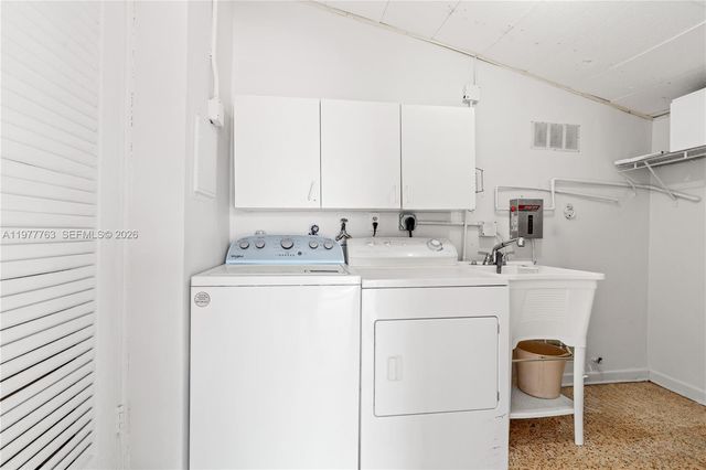 1100 W 53rd Ter, Hialeah, FL 33012