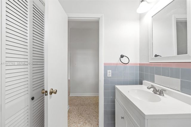 1100 W 53rd Ter, Hialeah, FL 33012