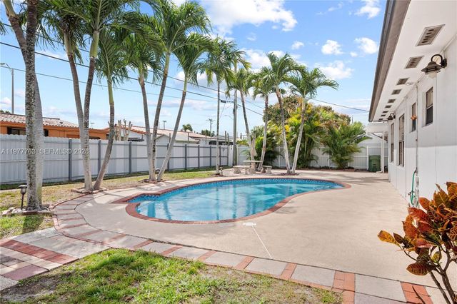 1100 W 53rd Ter, Hialeah, FL 33012