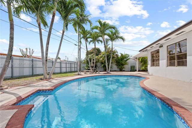 1100 W 53rd Ter, Hialeah, FL 33012