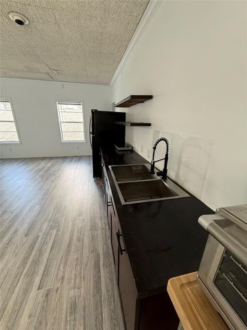 618 E 16th Street, Houston, TX 77008