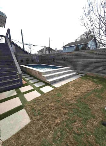 618 E 16th Street, Houston, TX 77008