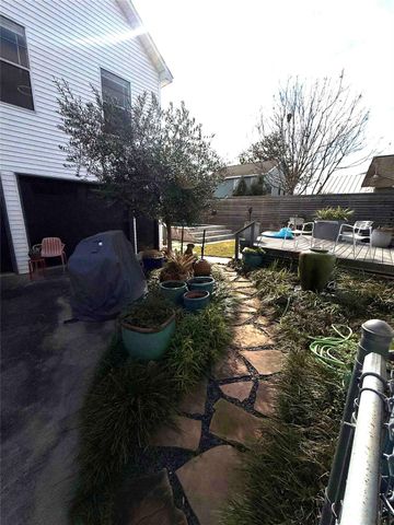 618 E 16th Street, Houston, TX 77008