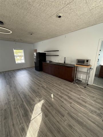 618 E 16th Street, Houston, TX 77008