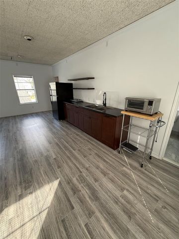 618 E 16th Street, Houston, TX 77008