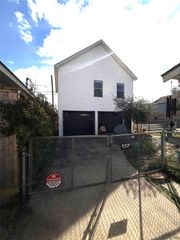 618 E 16th Street, Houston, TX 77008