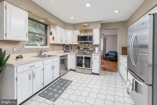 28 PELHAM, West Deptford, NJ 08051