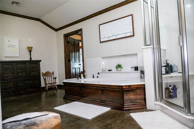 917 East Street, Graham, TX 76450