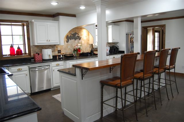 917 East Street, Graham, TX 76450