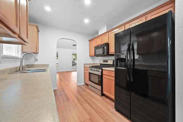 140 Schmidt, Kyle, TX 78640