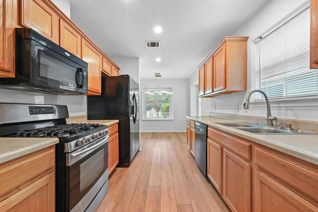 140 Schmidt, Kyle, TX 78640