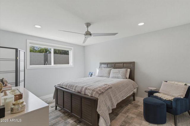 3929 E MERCER Lane, Phoenix, AZ 85028