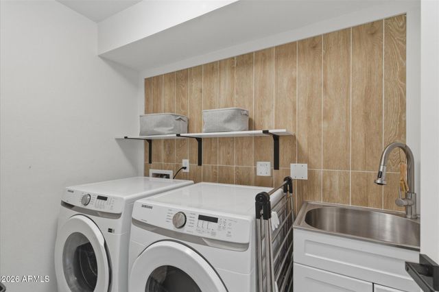 3929 E MERCER Lane, Phoenix, AZ 85028