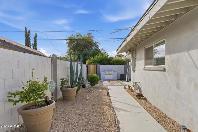 3929 E MERCER Lane, Phoenix, AZ 85028