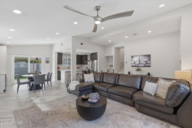 3929 E MERCER Lane, Phoenix, AZ 85028