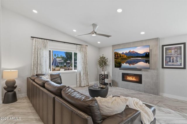 3929 E MERCER Lane, Phoenix, AZ 85028