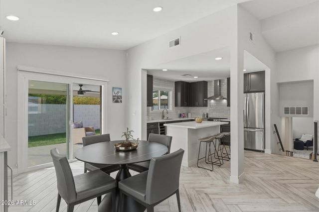 3929 E MERCER Lane, Phoenix, AZ 85028