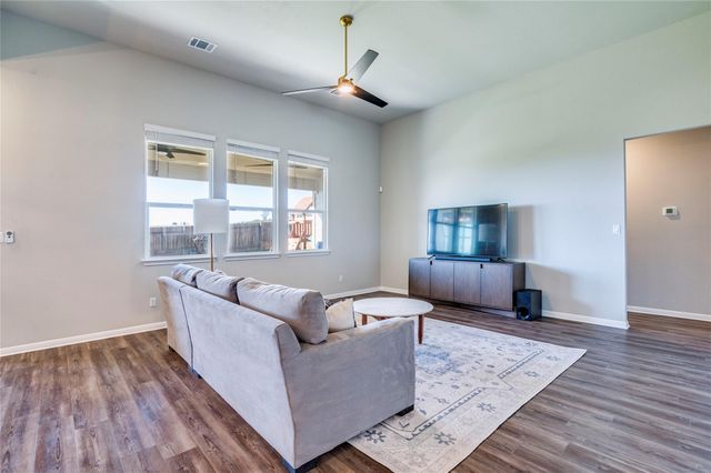 450 Sue Peaks LOOP, Dripping Springs, TX 78620