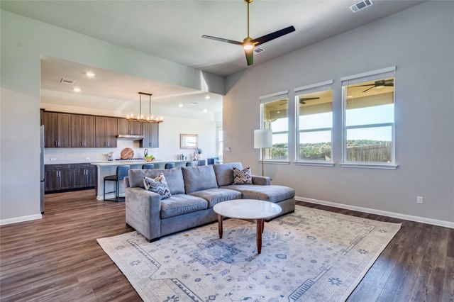 450 Sue Peaks LOOP, Dripping Springs, TX 78620