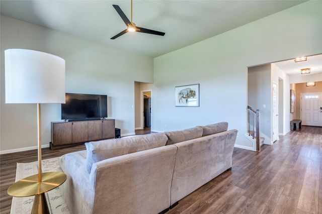 450 Sue Peaks LOOP, Dripping Springs, TX 78620