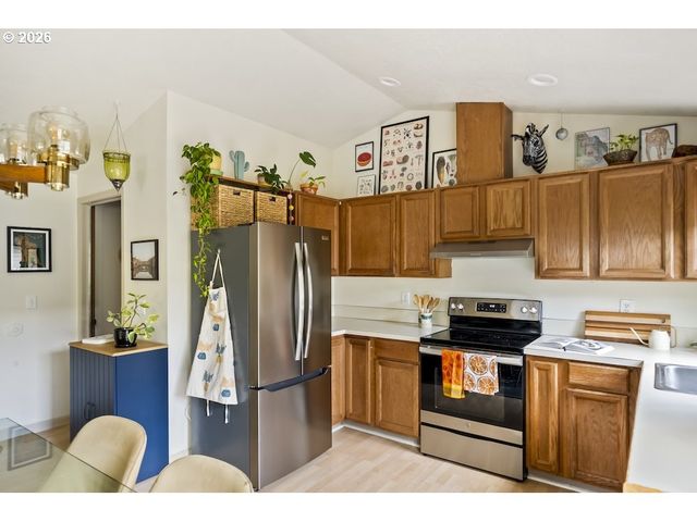 636 Se 84TH Ave, Portland, OR 97216