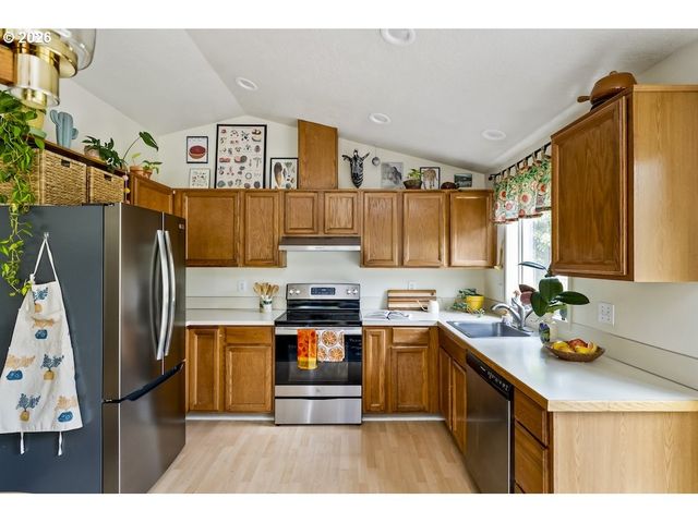 636 Se 84TH Ave, Portland, OR 97216