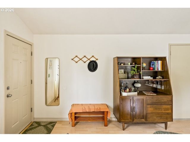 636 Se 84TH Ave, Portland, OR 97216