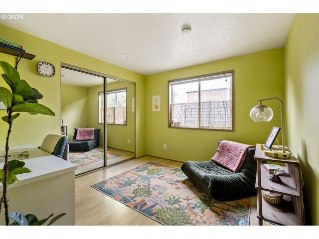 636 Se 84TH Ave, Portland, OR 97216