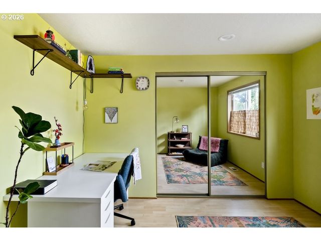 636 Se 84TH Ave, Portland, OR 97216