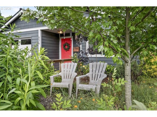 636 Se 84TH Ave, Portland, OR 97216