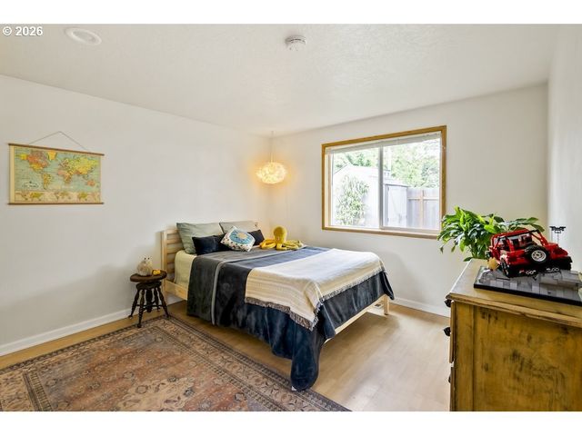 636 Se 84TH Ave, Portland, OR 97216