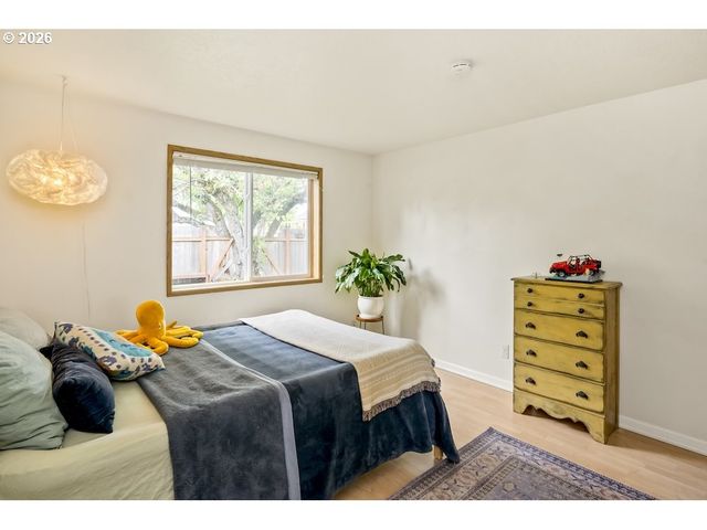 636 Se 84TH Ave, Portland, OR 97216