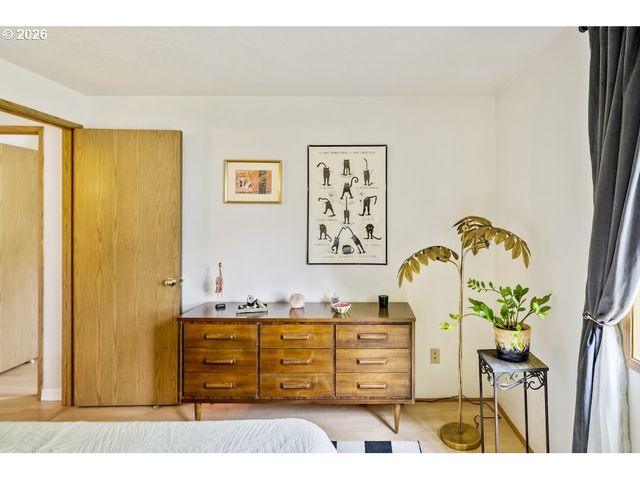 636 Se 84TH Ave, Portland, OR 97216