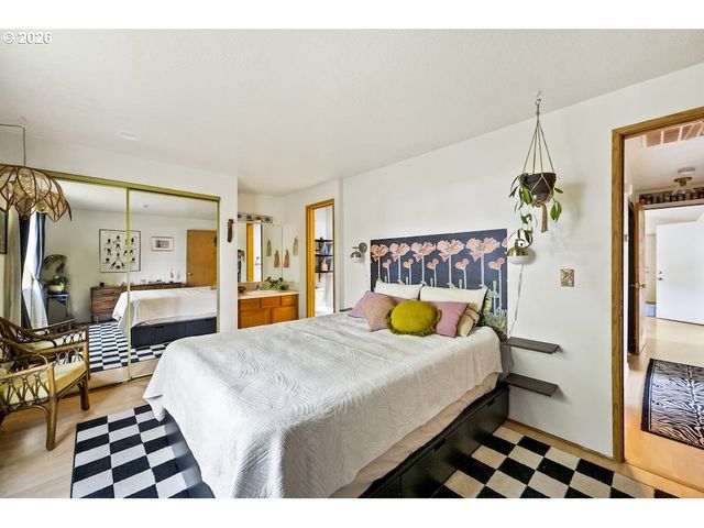 636 Se 84TH Ave, Portland, OR 97216