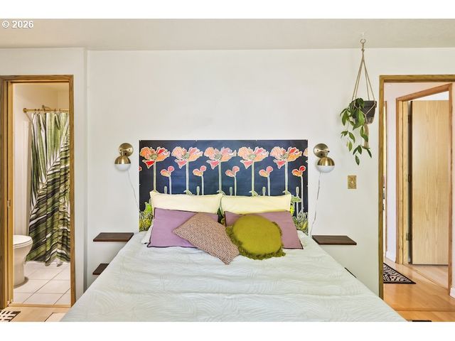 636 Se 84TH Ave, Portland, OR 97216