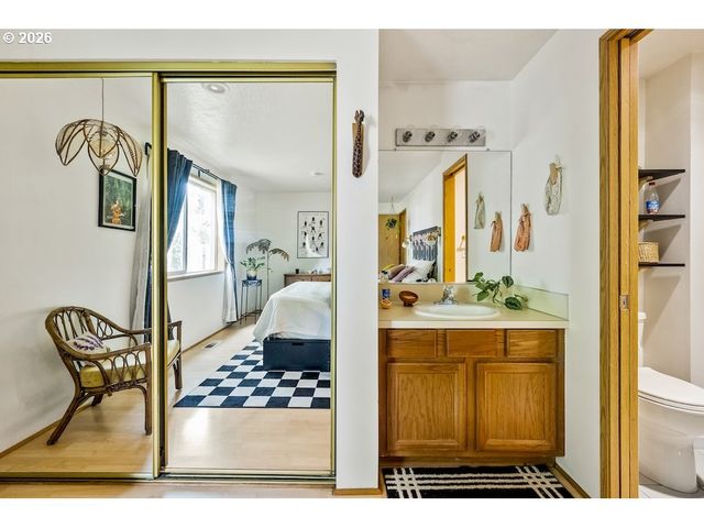 636 Se 84TH Ave, Portland, OR 97216