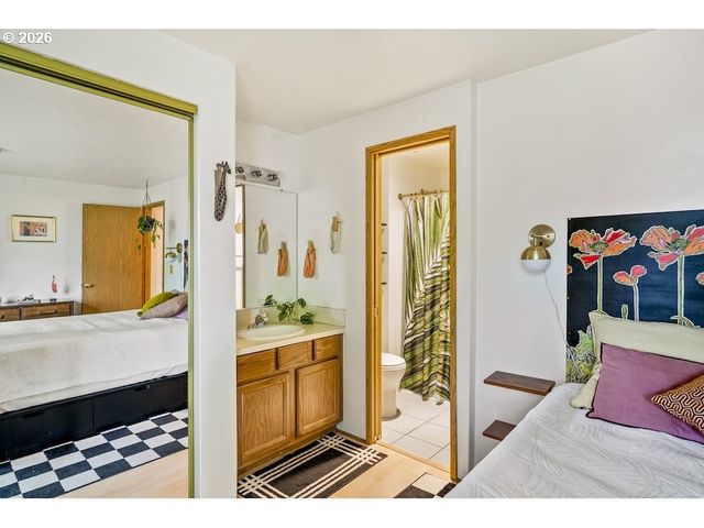636 Se 84TH Ave, Portland, OR 97216