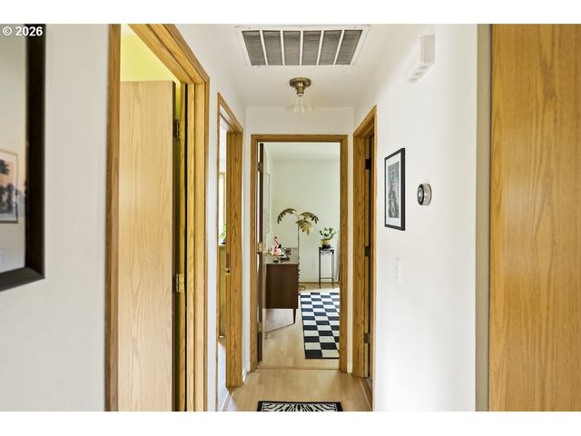 636 Se 84TH Ave, Portland, OR 97216